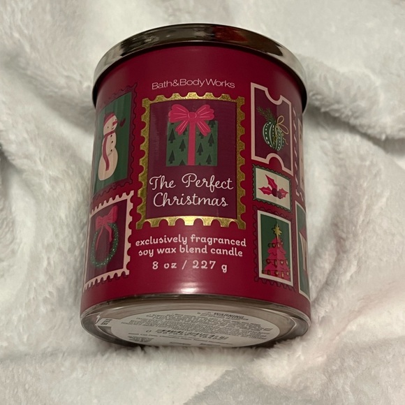Bath & Body Works The Perfect Christmas 8 OZ Candle - Picture 2 of 4
